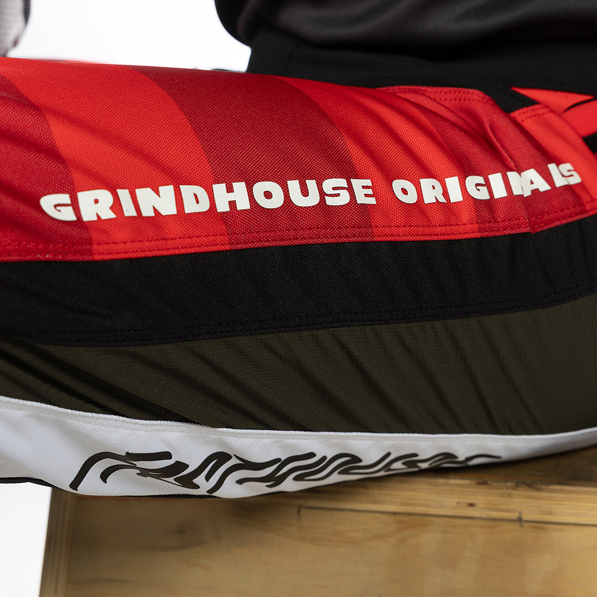Fasthouse Grindhouse Atomic Hose – Racing Rot/Schwarz