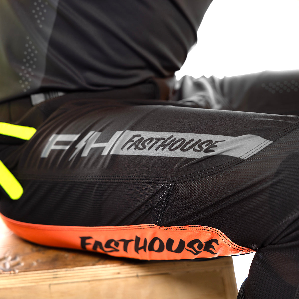 Fasthouse Helix Circuit Hose – Schwarz/Hyperkoralle