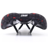 DMR - zadel - 25th - zwart rood